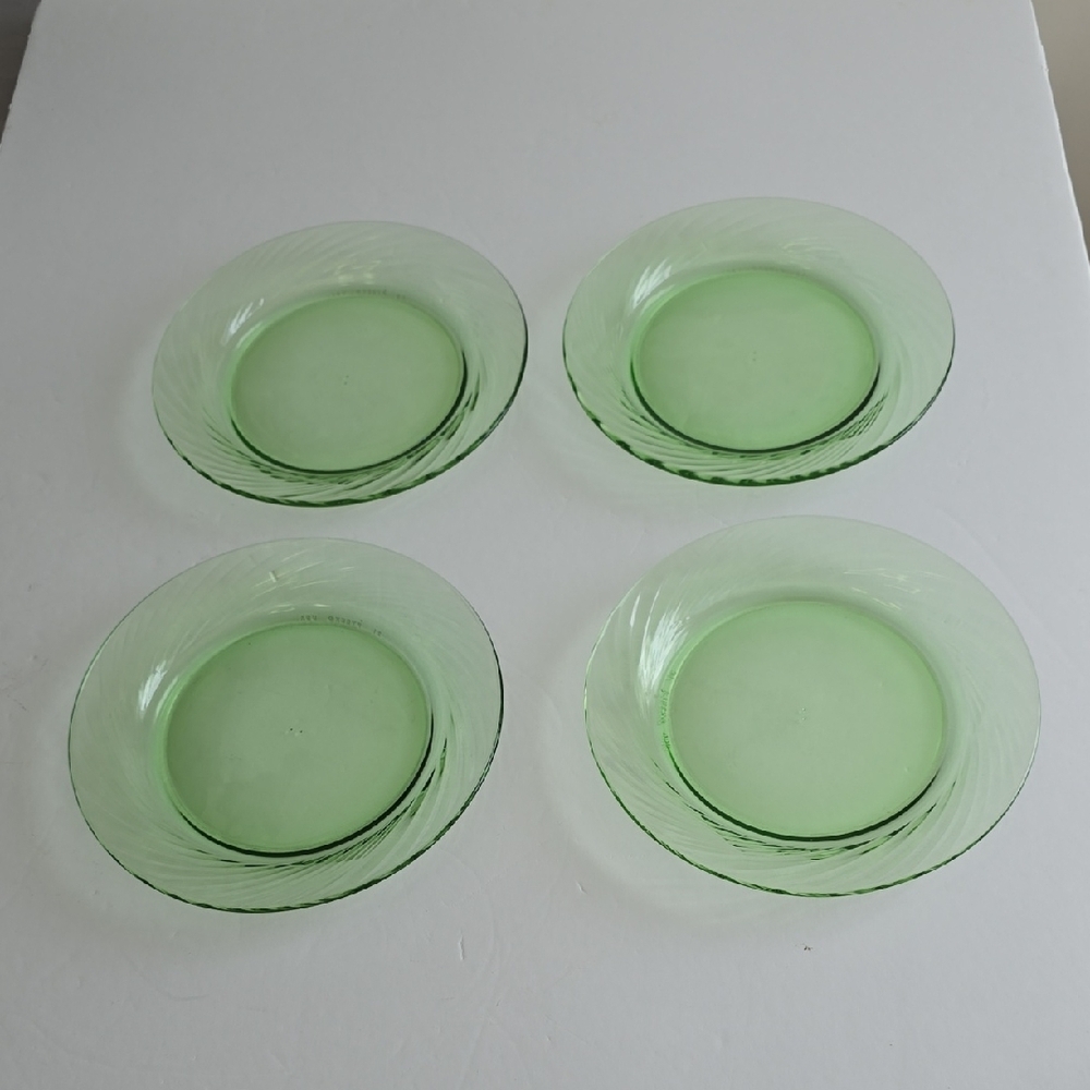 Pyrex Set Of 4 Festiva Green Grass Salad Plates
